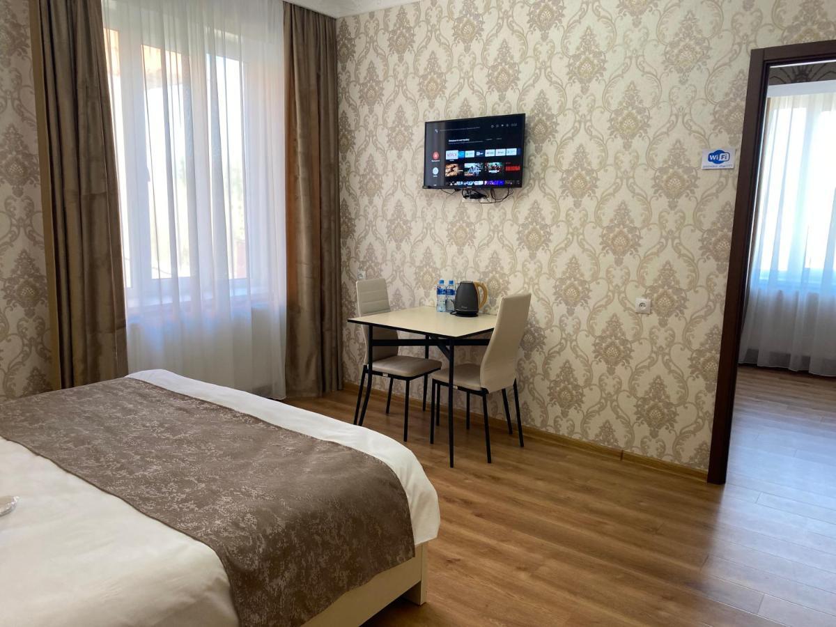 Hotel Sharl Ninotsminda エクステリア 写真