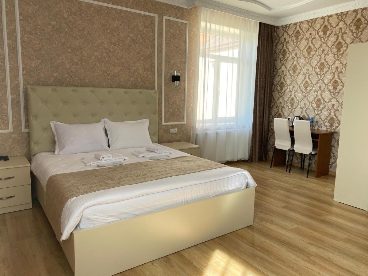 Hotel Sharl Ninotsminda エクステリア 写真