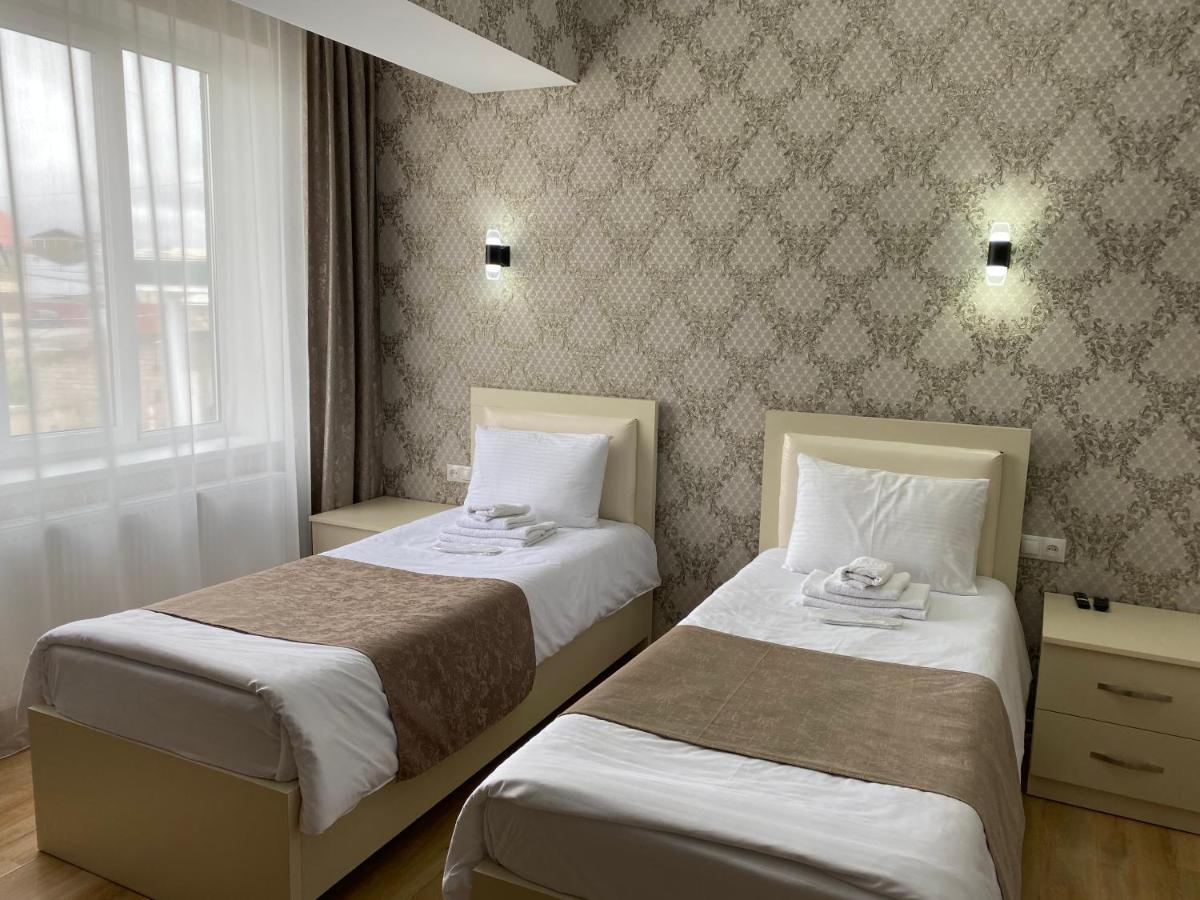 Hotel Sharl Ninotsminda エクステリア 写真
