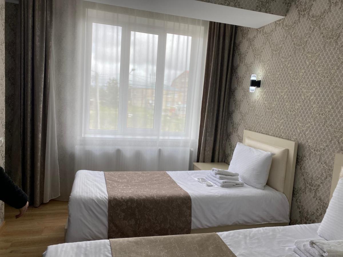 Hotel Sharl Ninotsminda エクステリア 写真